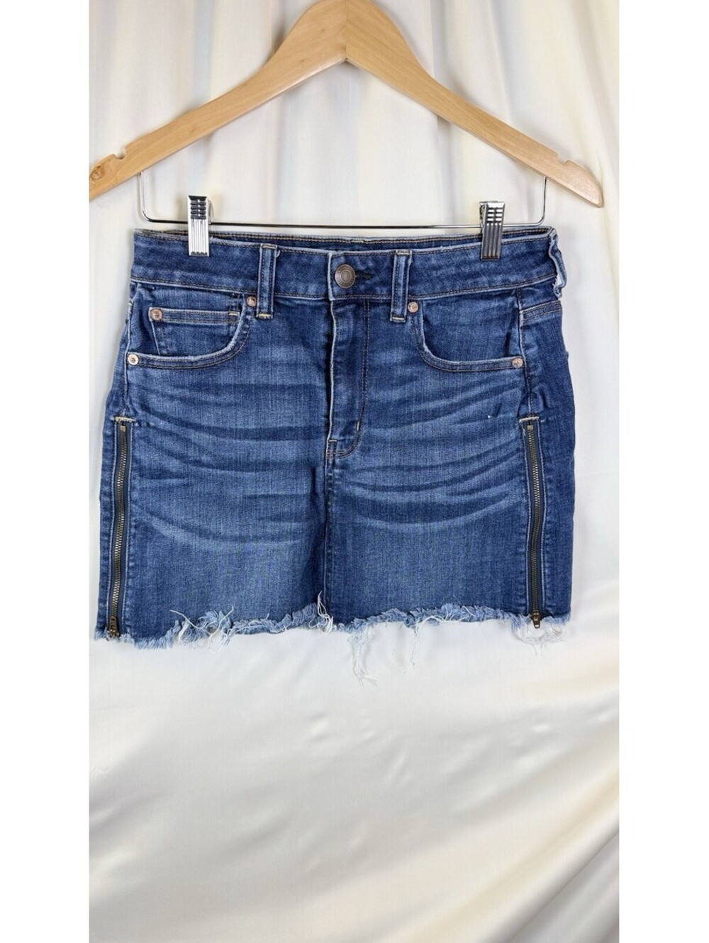 American Eagle High Rise Mini Distressed Hem Jean Denim Zippered Sides Women's 6